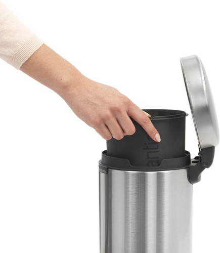 Мусорное ведро Brabantia NewIcon 112164 фото 4 Мусорное ведро Brabantia NewIcon 112164 фото 4